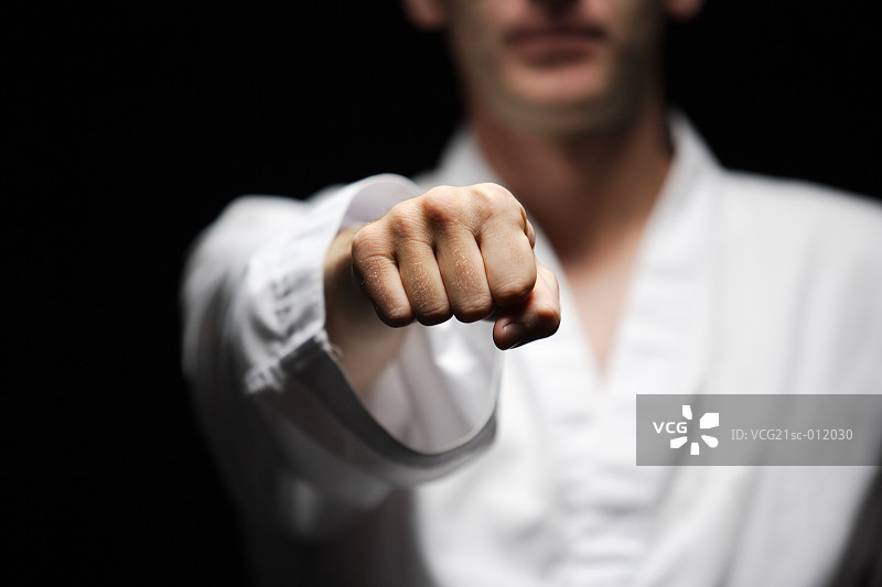 黑带选手的前冲拳图片素材
