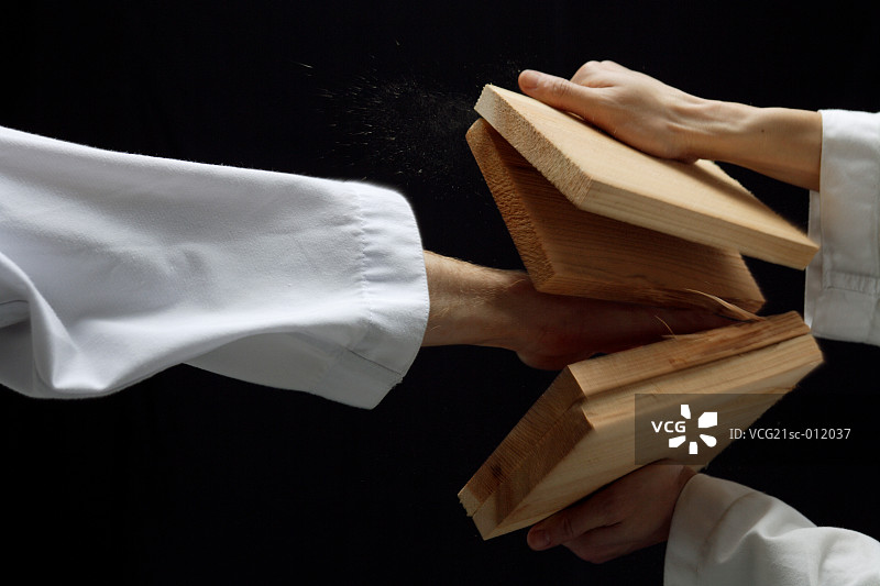 黑带跆拳道表演图片素材