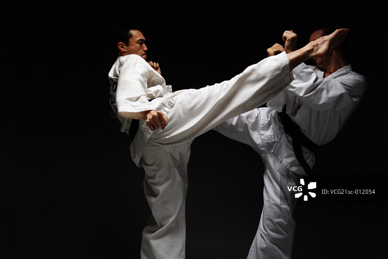 两位黑带选手对打图片素材