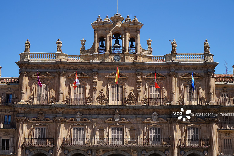 近距离观察西班牙萨拉曼卡市政厅图片素材