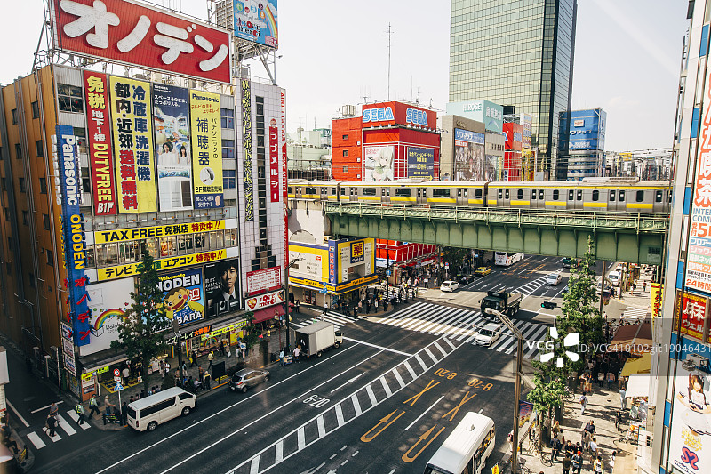 从上往下看，日本东京秋叶原区图片素材