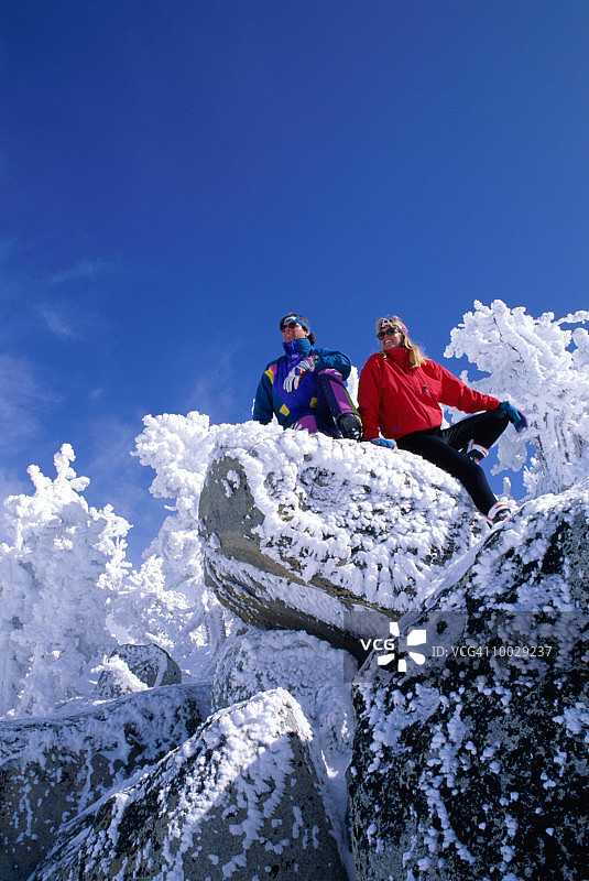 加州天堂谷滑雪情侣图片素材