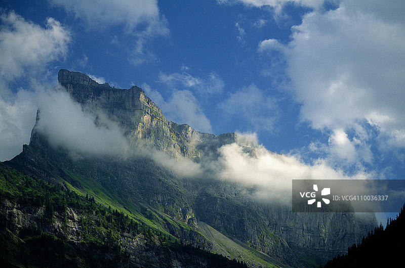 法国罗纳河的格雷奈龙山和阿尔卑斯山图片素材