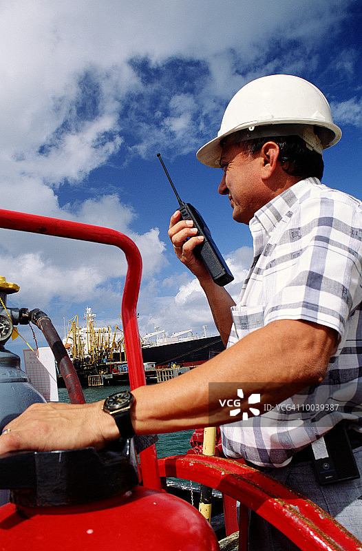 油轮码头的检查员图片素材