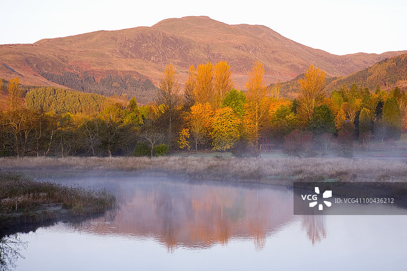 特罗萨克斯, 苏格兰, 卡兰德的朦胧秋日图片素材