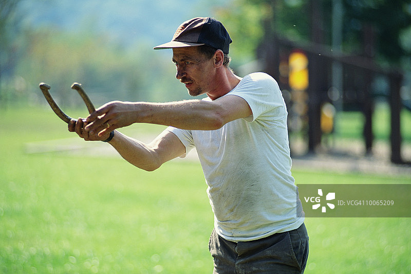 在肯塔基州打马蹄铁的矿工图片素材