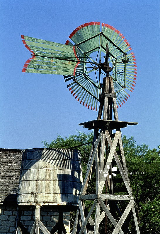 德克萨斯州LB约翰逊定居点的风车建筑图片素材