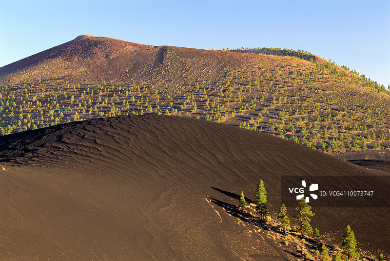 新墨西哥州和亚利桑那州之间的日落火山口图片素材