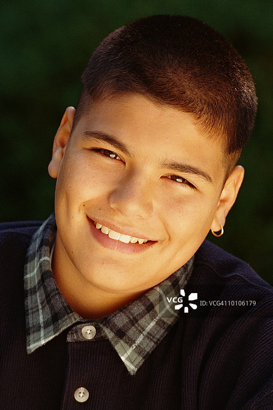 14岁青少年男孩图片素材