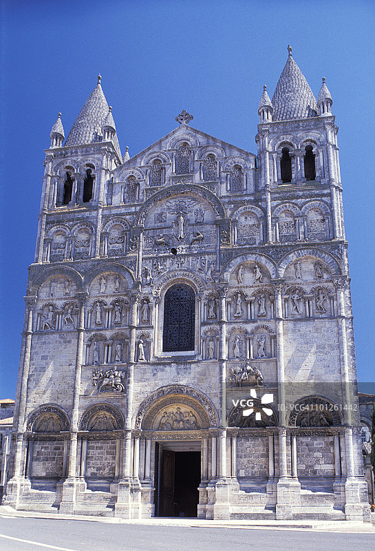 法国夏朗德省昂古莱姆大教堂图片素材