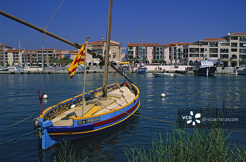 法国阿尔热莱斯海港的帆船图片素材