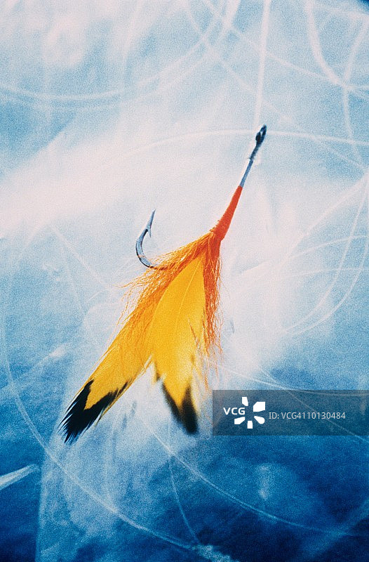 带鱼饵的鱼钩图片素材