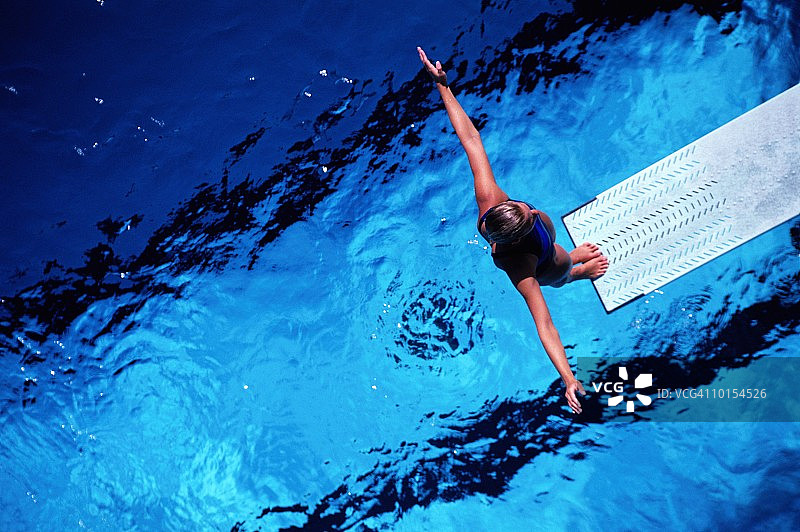 准备潜水的潜水妇女图片素材