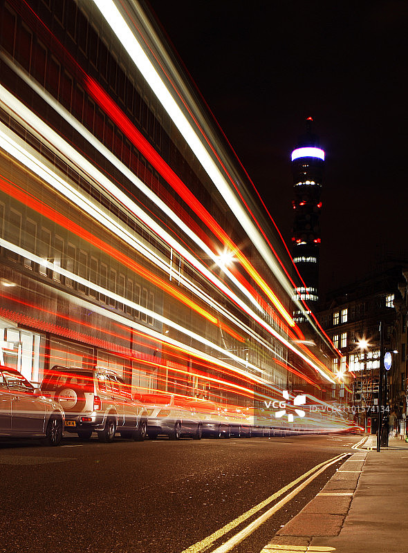 有英国电信塔的伦敦街道图片素材