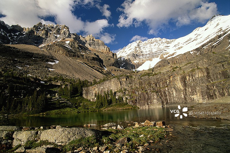 奥伊萨湖，优鹤国家公园，不列颠哥伦比亚图片素材