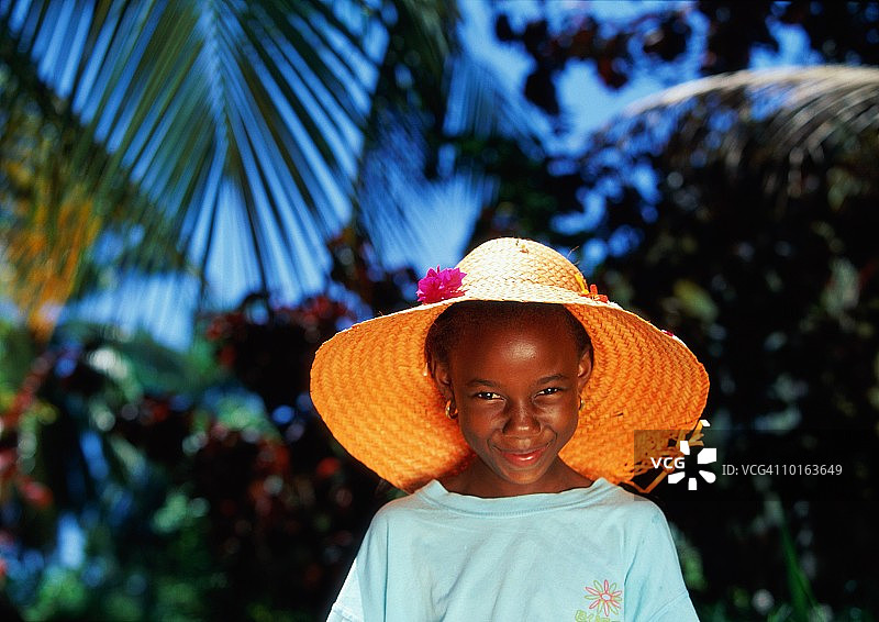 塞舌尔戴草帽的当地女孩图片素材