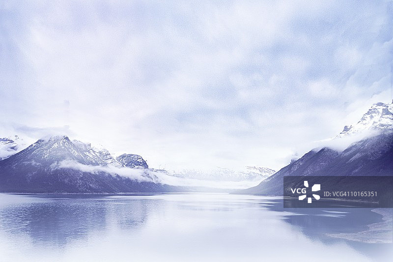 加拿大阿尔伯塔省班夫明尼万卡湖图片素材