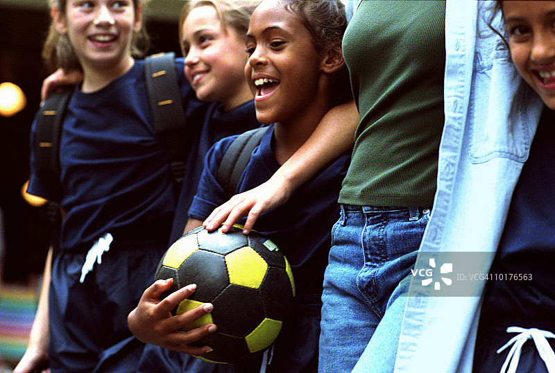 足球队女孩和成年女人图片素材