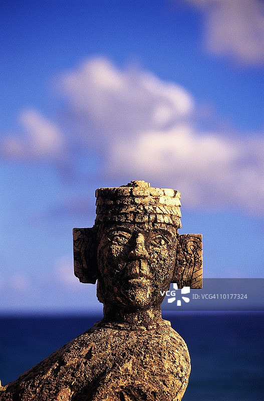 墨西哥坎昆玛雅恰克莫雕像图片素材