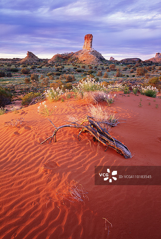 澳大利亚辛普森沙漠钱伯斯石柱图片素材