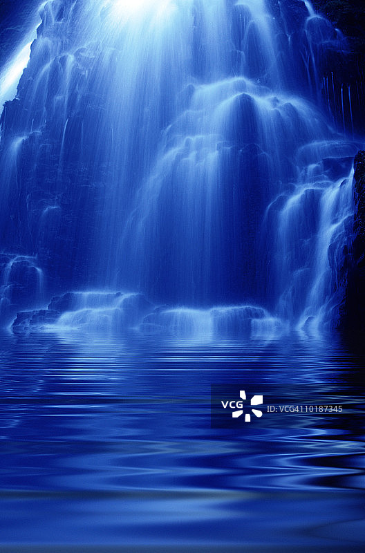 俄勒冈州拉莫纳瀑布和水池图片素材