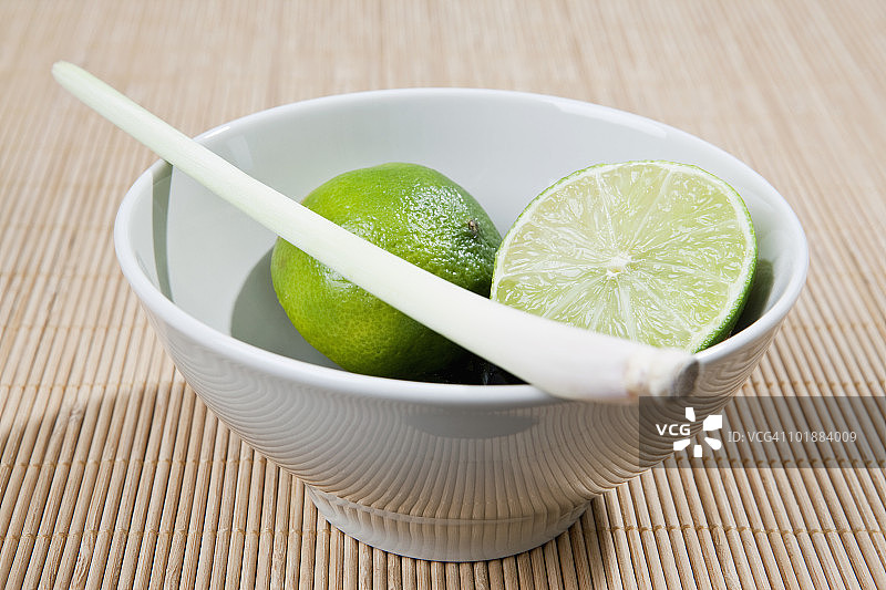 青柠与柠檬草图片素材