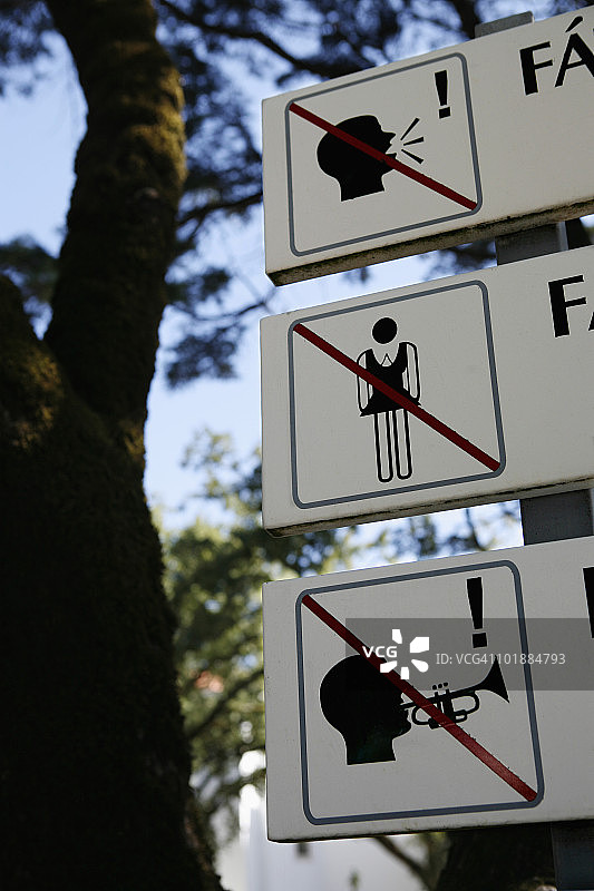 禁止喧哗、女性和音乐的标志图片素材