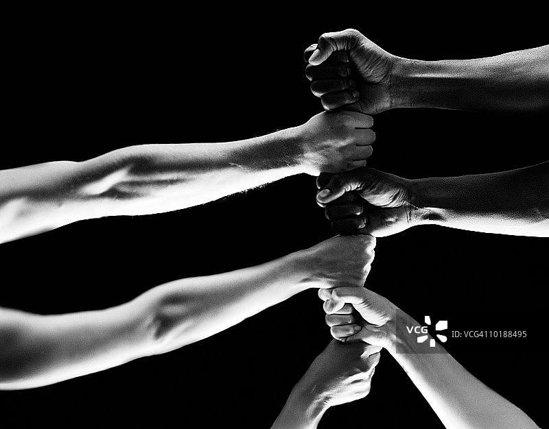 叠在一起的拳头图片素材