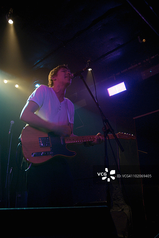 主唱和吉他图片素材