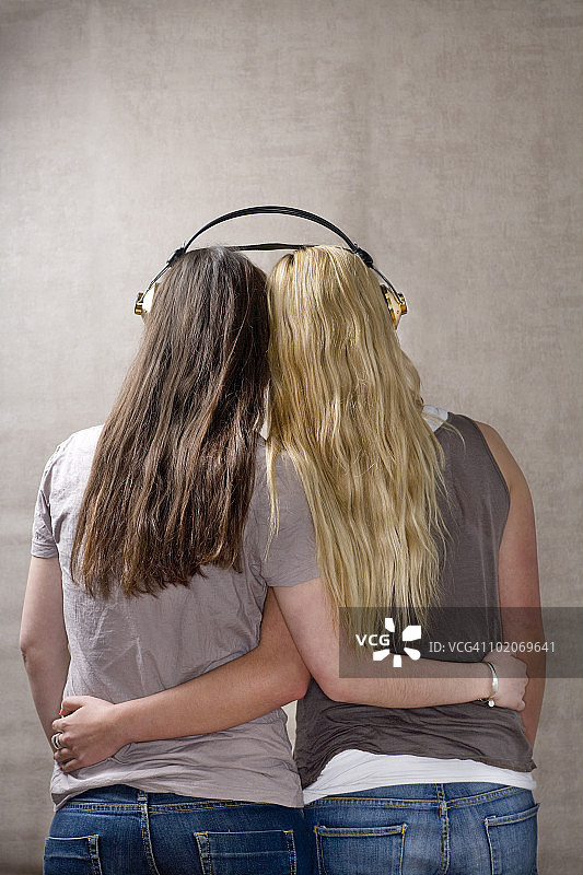 少女们分享耳机图片素材