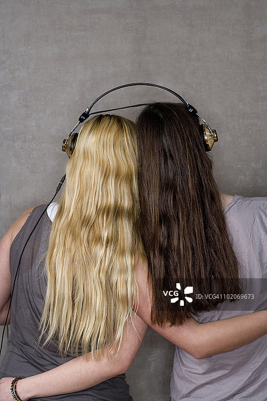 青少年朋友分享音乐图片素材