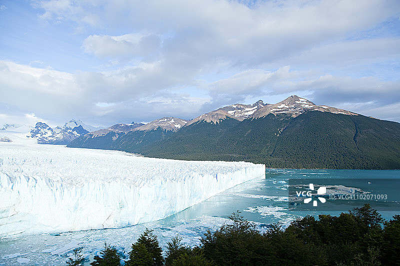 阿根廷南部埃尔卡拉法特的乌普萨拉冰川图片素材