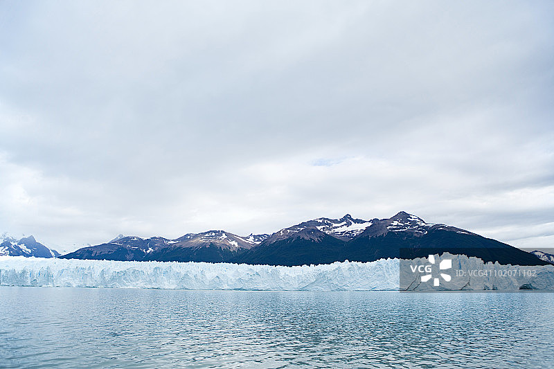 阿根廷南部埃尔卡拉法特的乌普萨拉冰川图片素材