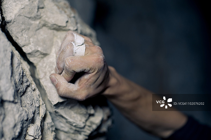 乌克兰，克里米亚，阿卢普卡，阿卢普金斯卡娅墙，攀岩者图片素材