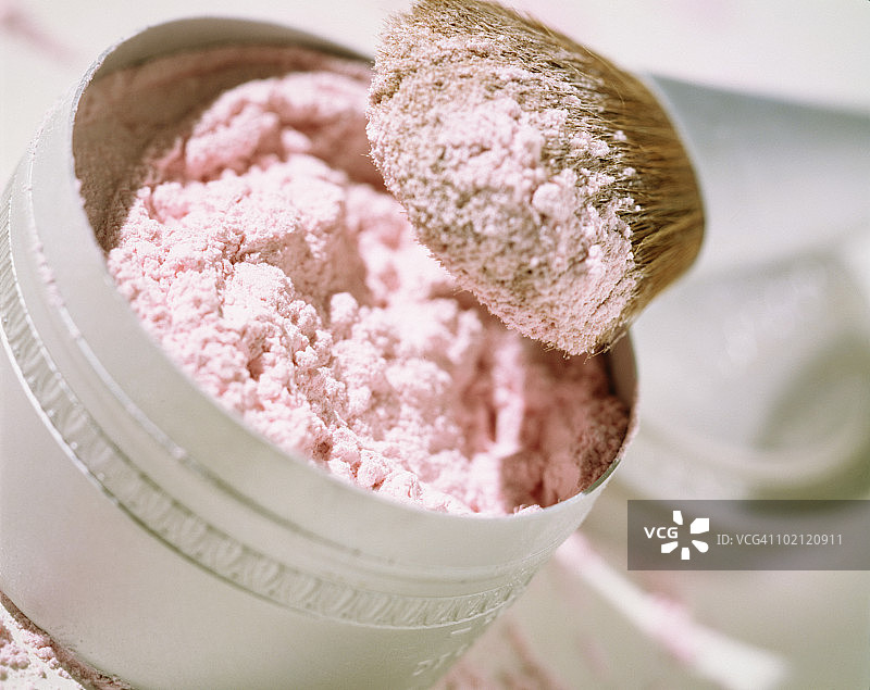 粉末化妆品和刷子图片素材