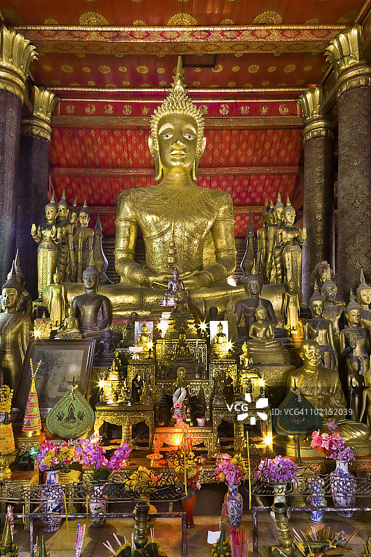 老挝琅勃拉邦瓦迈寺祭坛图片素材
