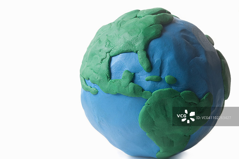 儿童制作的泥土地球仪图片素材