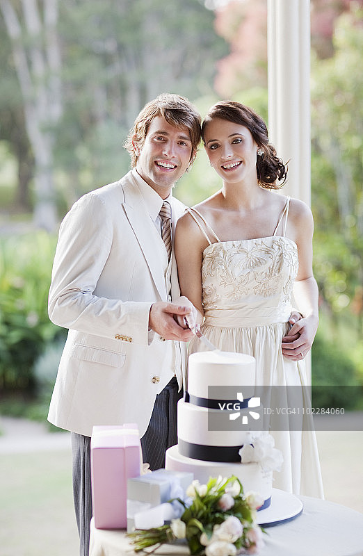 新娘新郎切结婚蛋糕图片素材