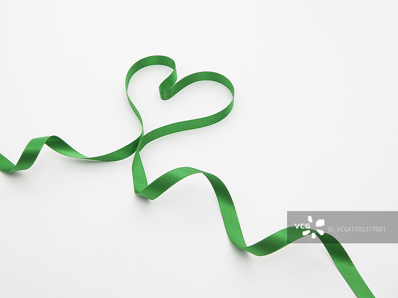 心形绿色丝带图片素材