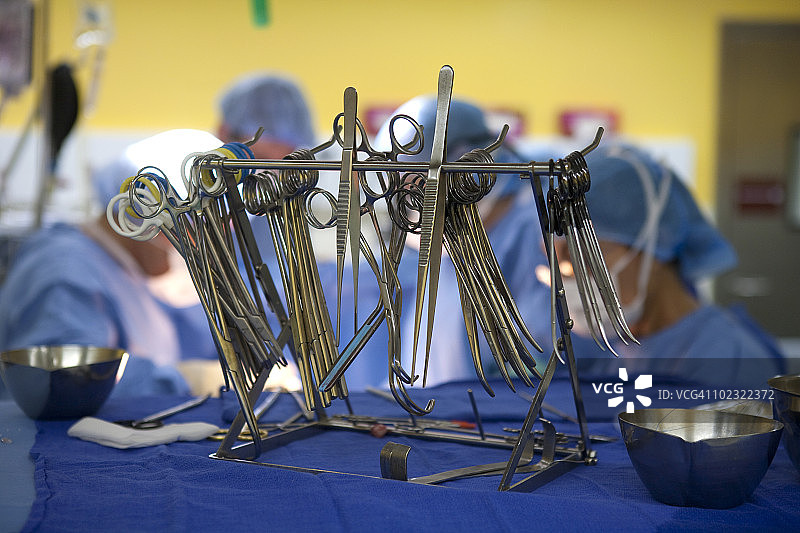 心脏搭桥手术期间的无菌器械图片素材