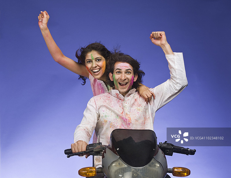 情侣骑摩托车图片素材