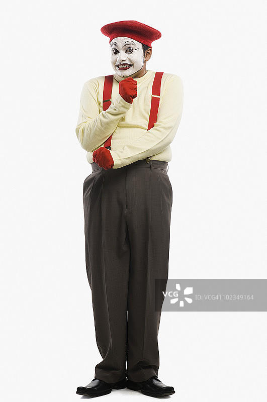 展示拳头的哑剧演员肖像图片素材