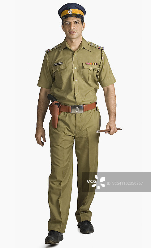 手持警棍的警察肖像图片素材