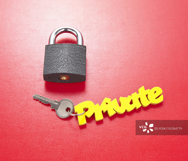 带有钥匙和挂锁的“私人”标志图片素材