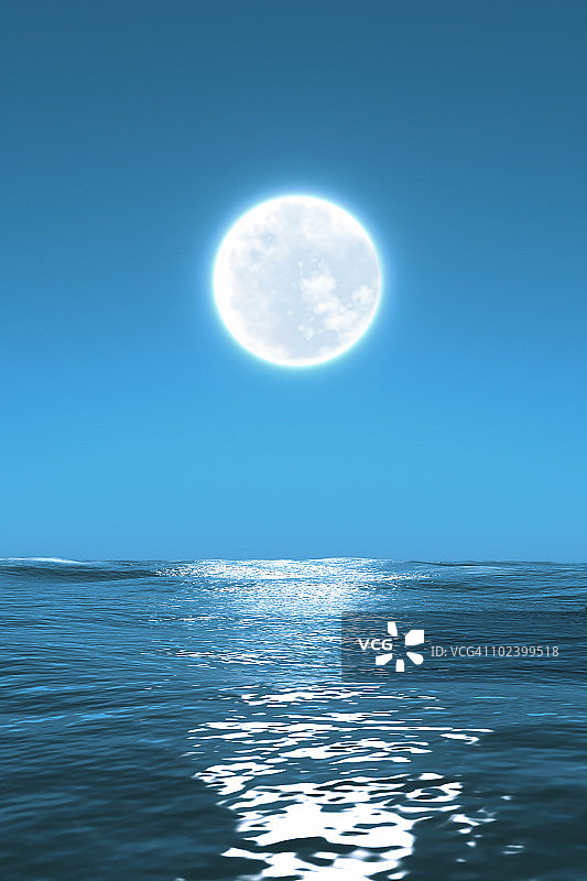 夜晚大海中闪耀的满月图片素材