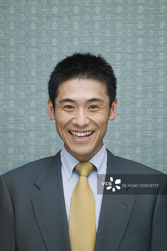 微笑亚洲商人特写肖像图片素材