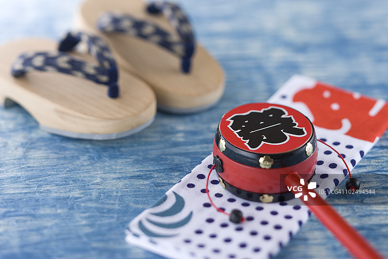 咚咚鼓、手巾和木屐图片素材
