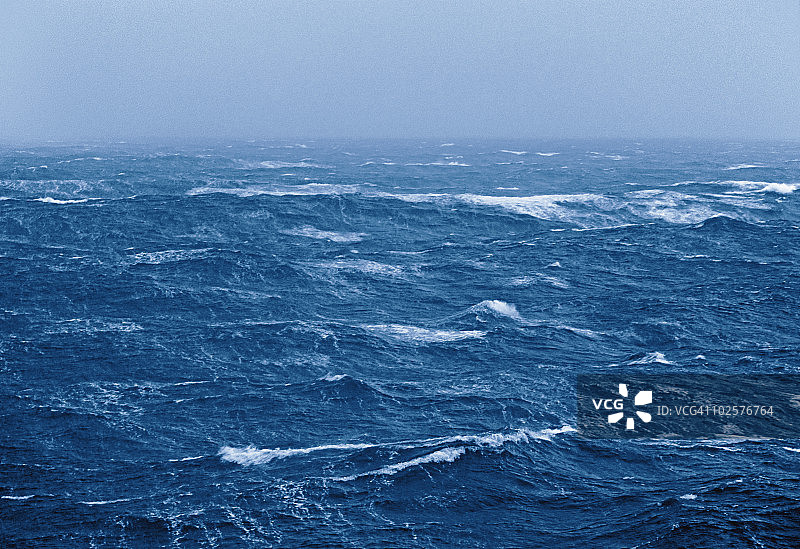 11级风暴期间的汹涌海面图片素材