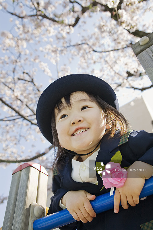 幼儿园开学日女孩肖像图片素材
