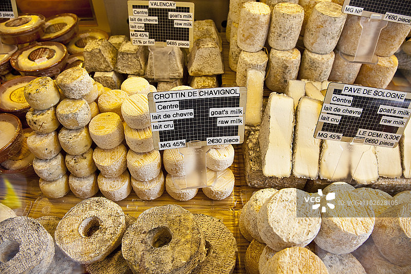 巴黎街头市场的奶酪图片素材